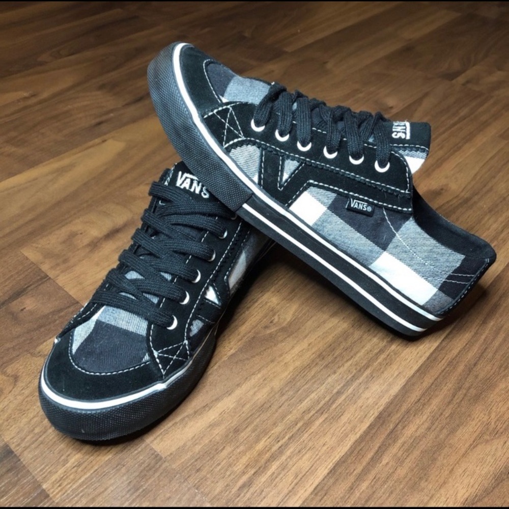 Plaid Vans size 6
